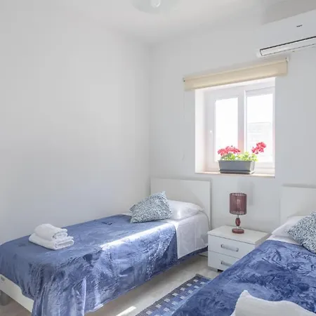 F4 Modern And Bright In Malta Apartment *