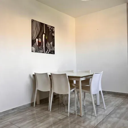 F4 Modern And Bright In Malta Apartment *