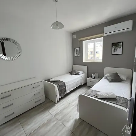 F4 Modern And Bright In Malta Apartment