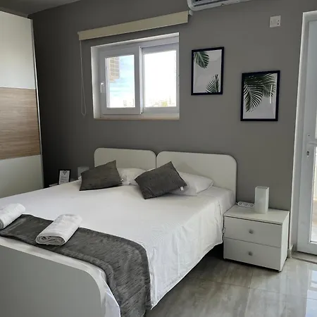 F4 Modern And Bright In Malta Apartment