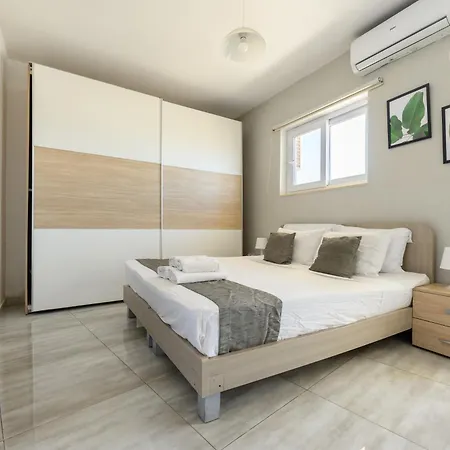 F4 Modern And Bright In Malta Daire
