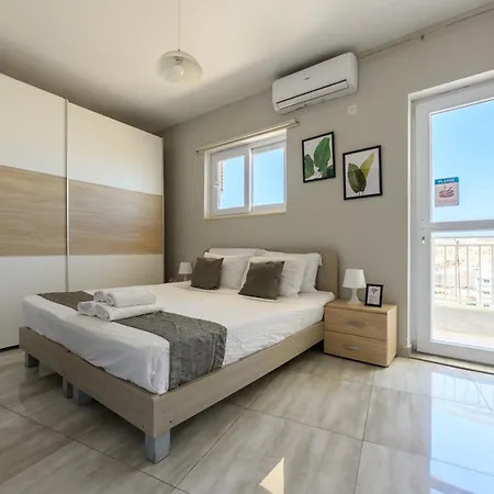 F4 Modern And Bright In Malta *